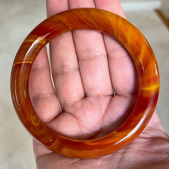 Golden orange glass bangle bracelet - Picture 4 of 4